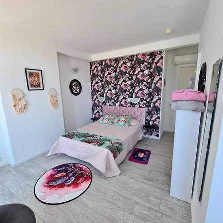 Hotel La Vie En Rose Avec Spa Exterieur Collectif Gratuit *